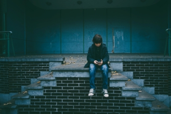niños, pedofilia, depredadores, miedo, protección, paternidad, educación, conversación, vigilante, seguridad, COVID-19, coronavirus, pandemia, en línea
