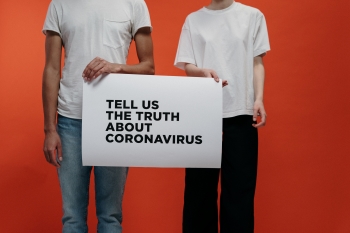 COVID-19, coronavirus, pandemia, ansiedad, teorías de conspiración, necesidades psicológicas, conocimiento, miedo, incertidumbre, seguridad